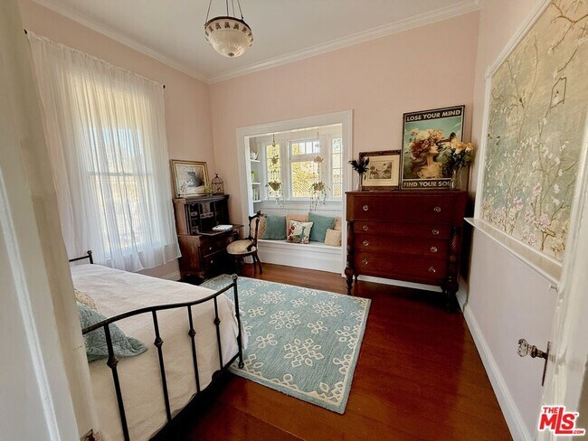 Building Photo - 370 Main St