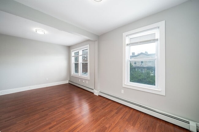 Building Photo - 213 Ogden Ave.