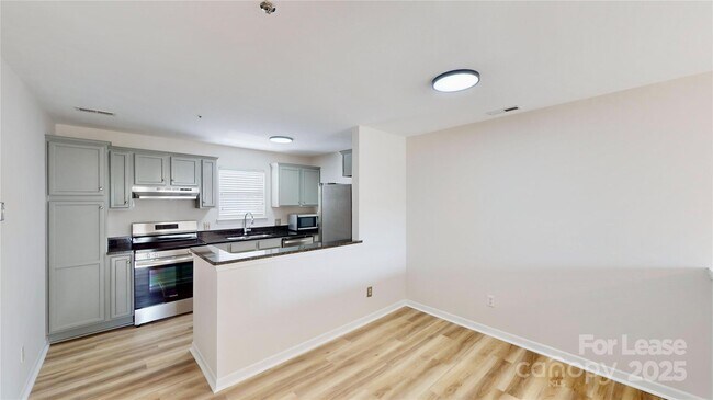 Building Photo - 525 Olmsted Park Pl