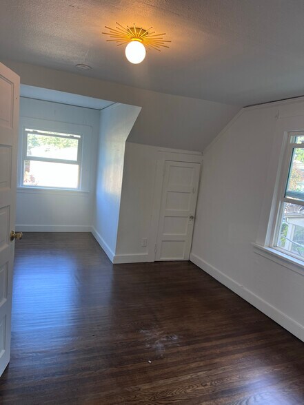 Building Photo - 315 NE 66th Ave