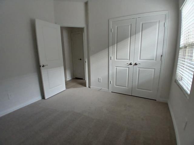 Building Photo - 600 Clover Crk Dr