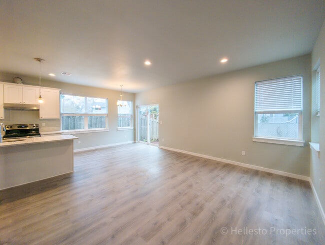 Building Photo - 2494 SW Coho St