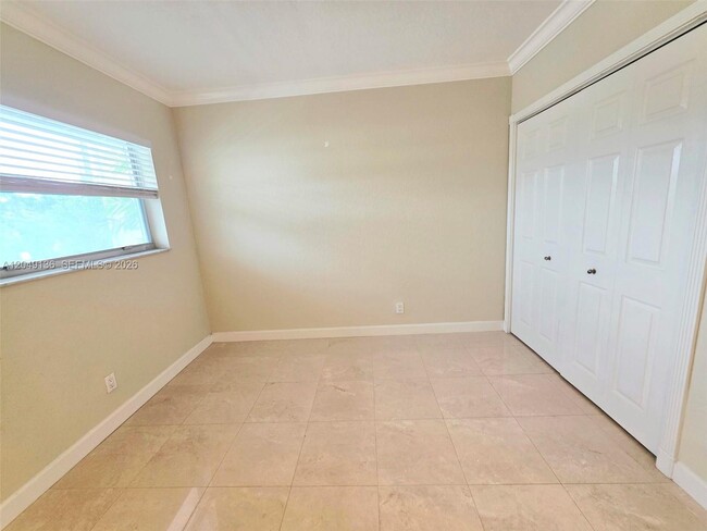 Building Photo - 1400 NE 57th Ct