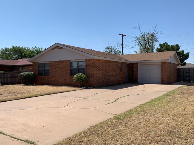 Building Photo - Corner Lot Home With Unique Floor Plan!