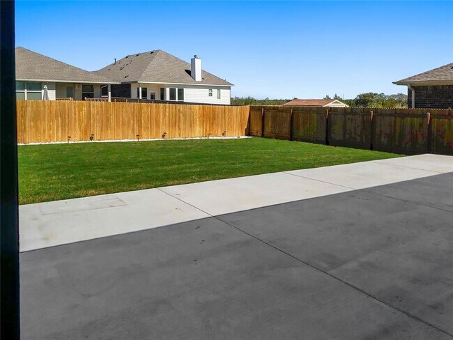Building Photo - 551 Tanda Ln