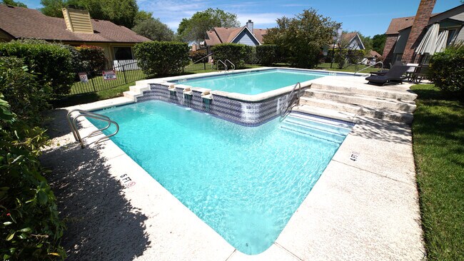 Building Photo - 1601 Faro Dr