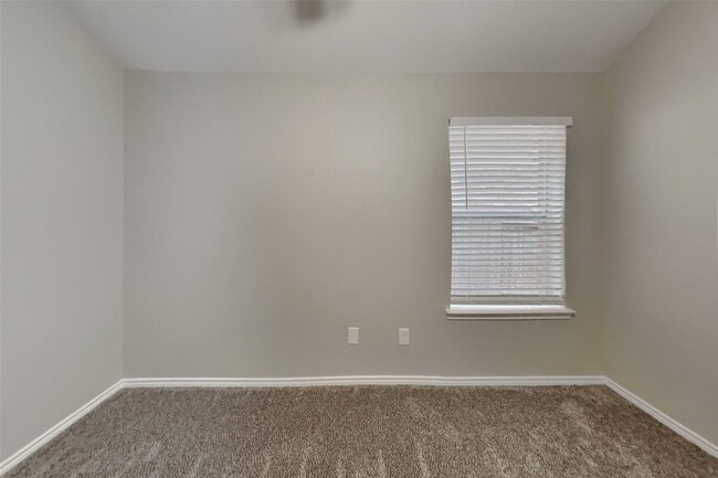 Building Photo - 25810 Palmdale Estate Dr