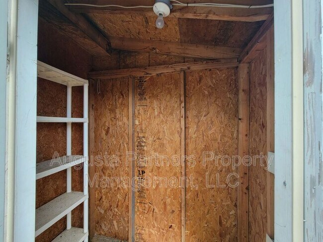 Building Photo - 1234 Longpoint Dr