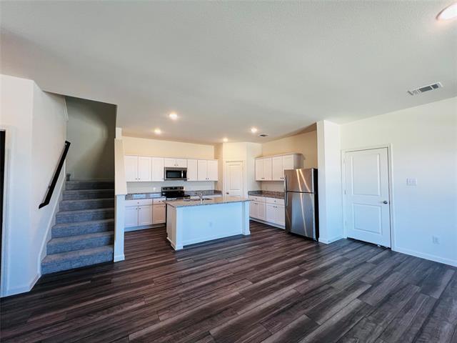 Building Photo - 2217 Pioneer Dr