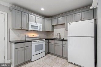 Building Photo - 9838 Town Ln