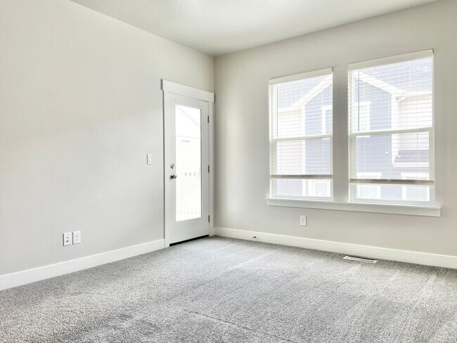 Building Photo - 1572 N 3950 W
