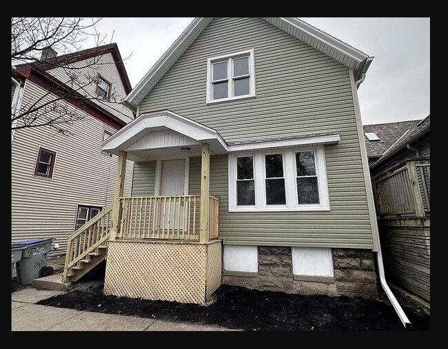 Primary Photo - 525 E Clarke St