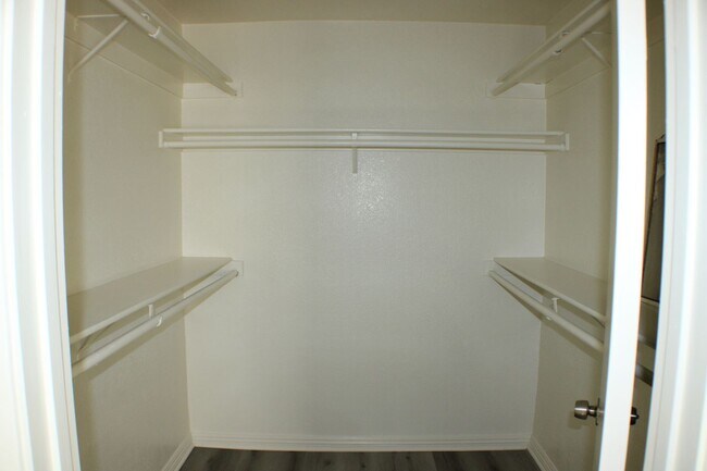 Building Photo - Move-In Ready 4BR/2BA with New Flooring, F...