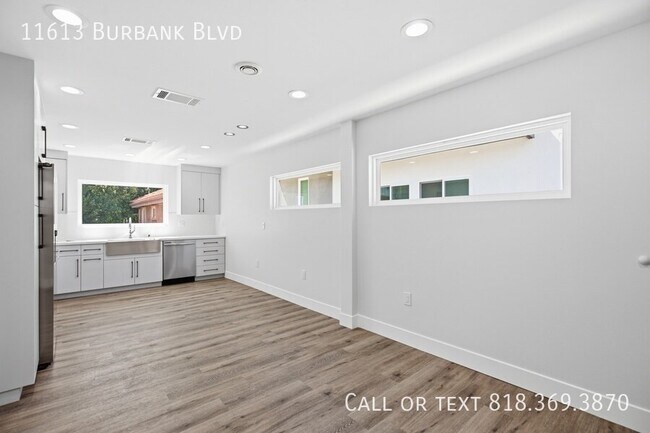 Building Photo - 11613 Burbank Blvd