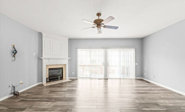 Building Photo - This Stunning Townhome in the Heart of Ballantyne