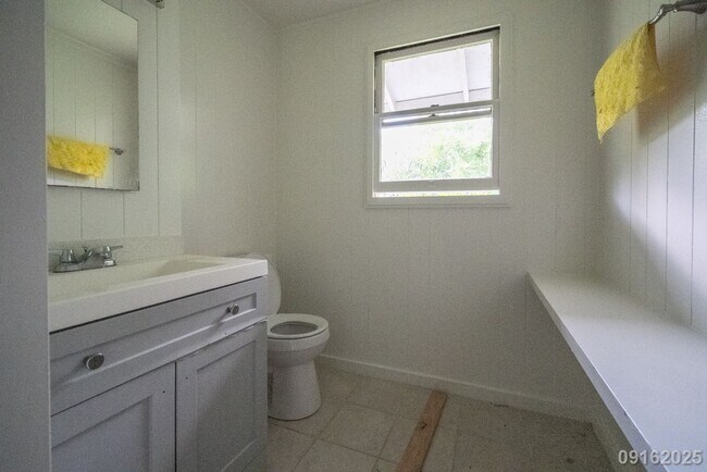 Building Photo - Still under construction! Remodeled 2BR/1....