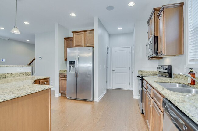 Building Photo - 3 Bedroom 2.5 Bath in Grovetown!