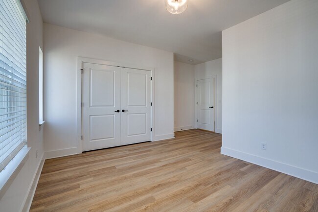 Building Photo - Madison new construction in gated community, pet friendly, 2 car garage, $500 off first month's rent