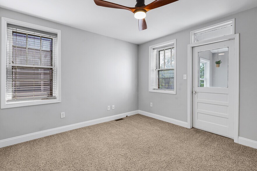 Building Photo - 3337 Salena St