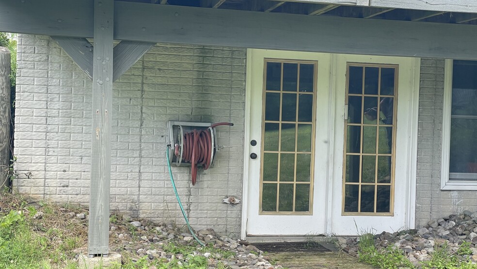 Private Entrance - 2806 Park Mills Rd