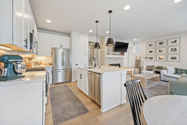 Building Photo - Spacious & Stylish 4-Bedroom A/C Townhome!