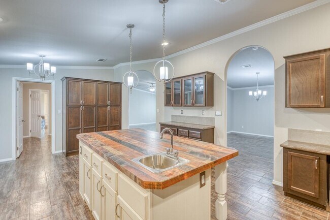 Building Photo - 826 Sandy Mountain Dr