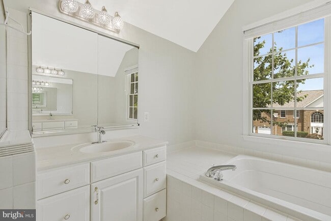 Building Photo - 10857 Hunter Gate Way