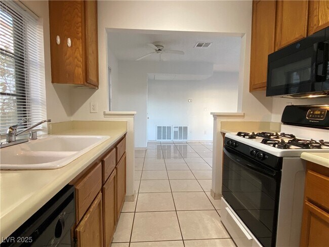 Building Photo - 4872 Nara Vista Way