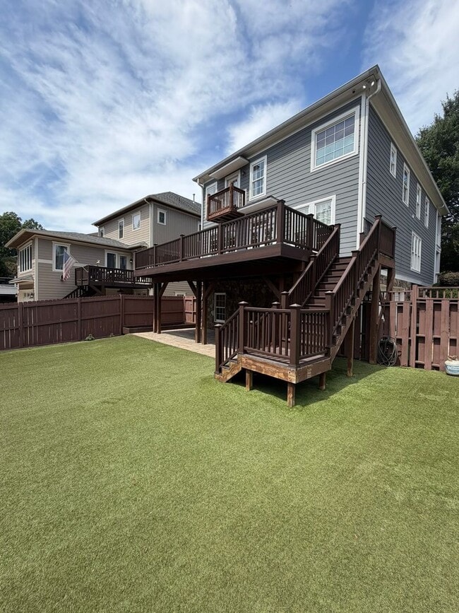 Building Photo - Spacious~Charming~Dilworth! 3800 SF 4 Beds 3.5 Baths