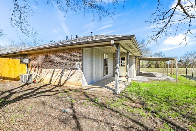 Building Photo - 226 E Pritchard Ln