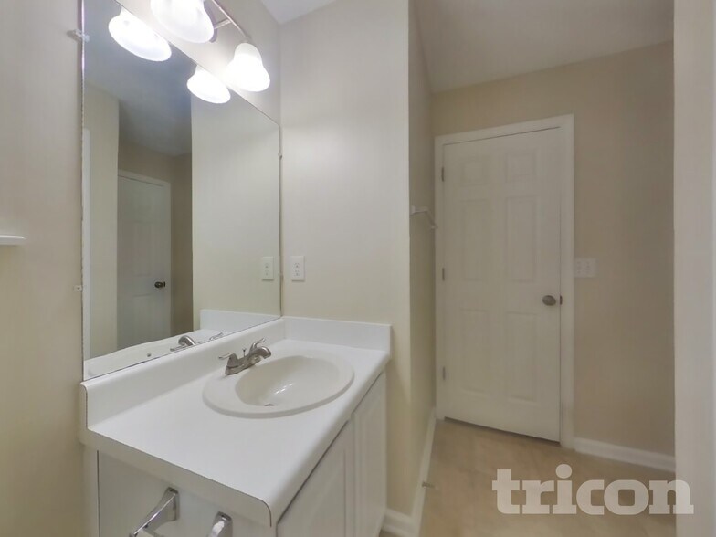 Building Photo - 3853 Sunview Dr NW