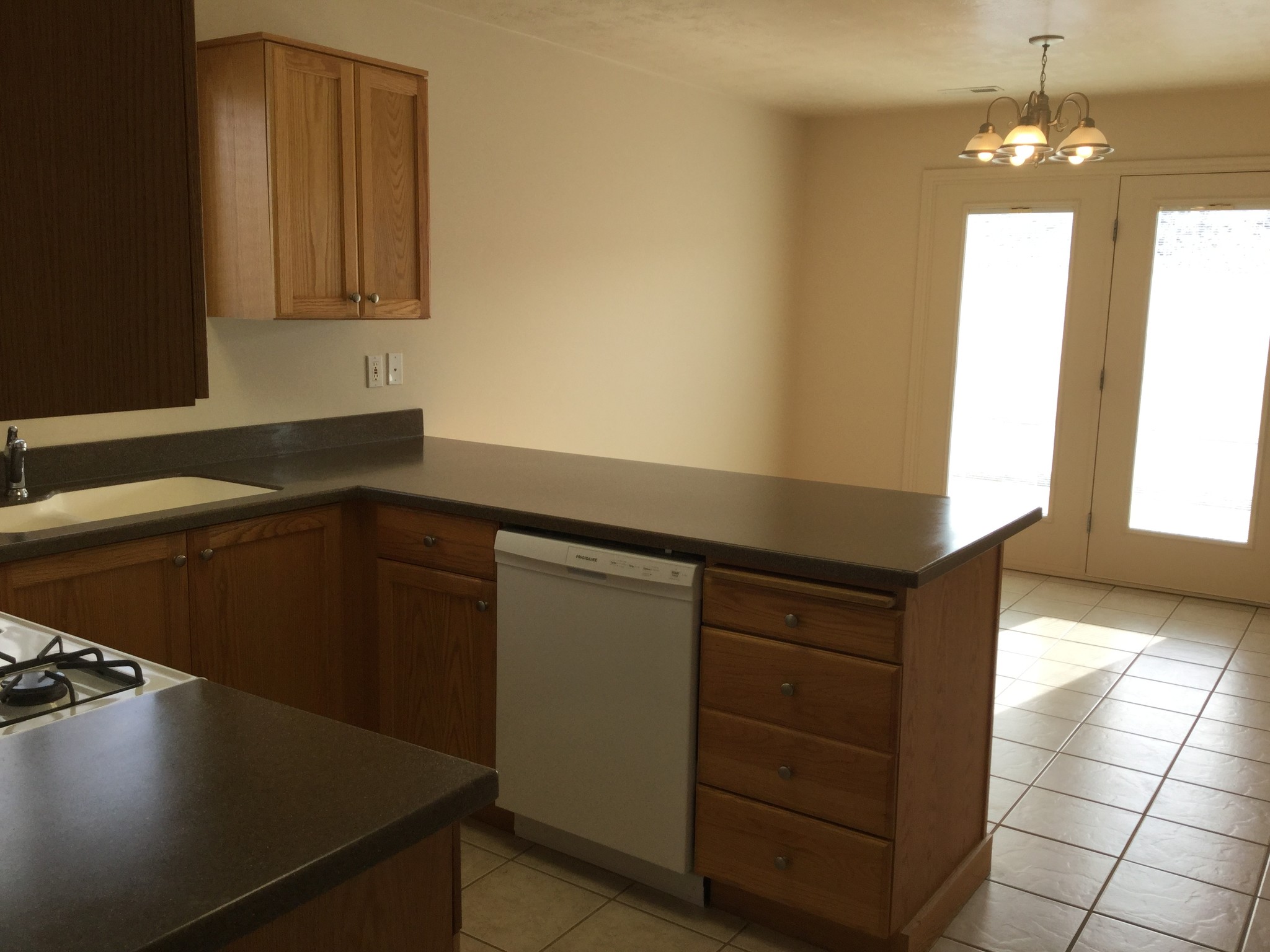 Building Photo - 479 Raven Way