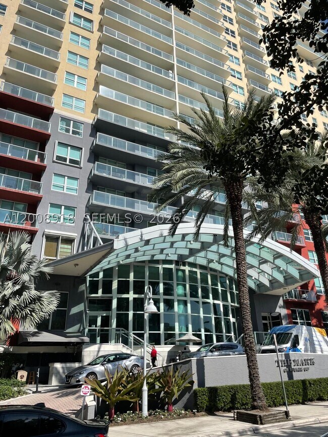 Building Photo - 1155 Brickell Bay Dr