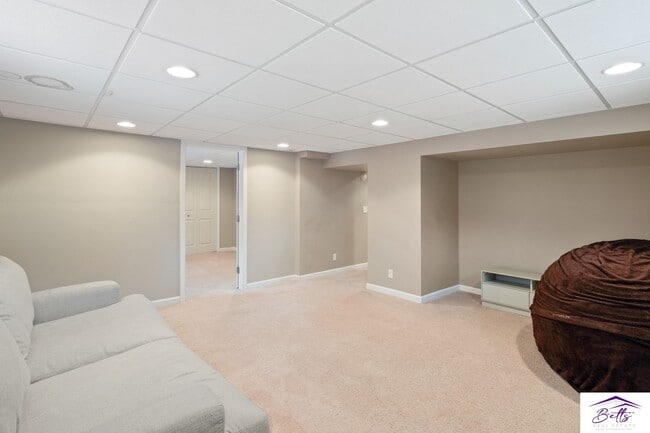 Building Photo - RENTAL PENDING!