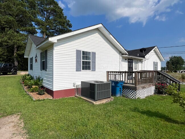 Building Photo - 121 Flower Ave
