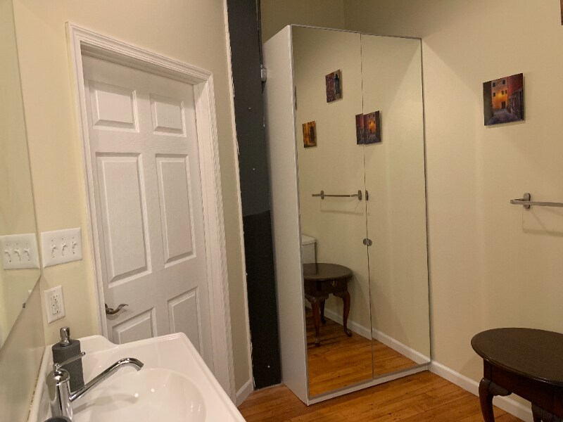 Building Photo - 1415 Kemper St