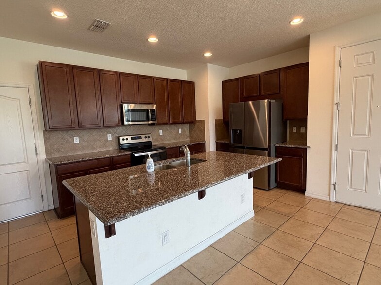 Building Photo - 475 Merry Brook Cir