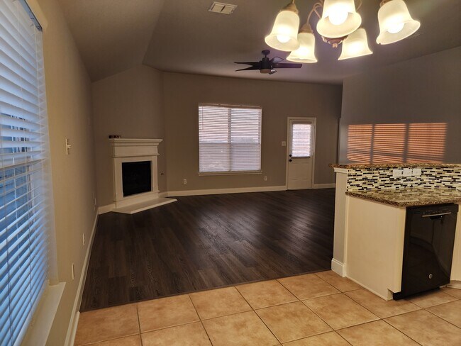 Building Photo - 2827 Saddlebred Trail