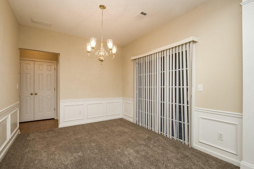 Building Photo - 4425 Ridgefair Dr