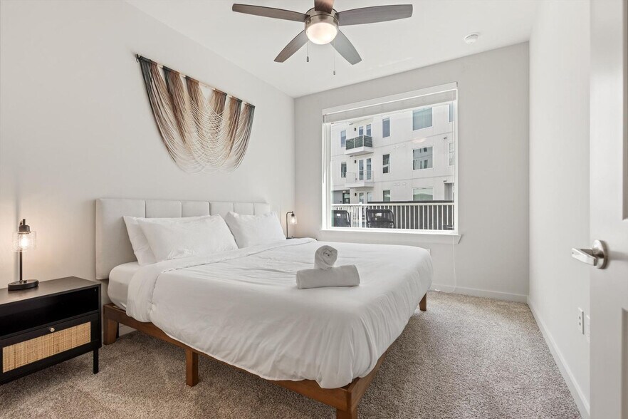 Building Photo - 5820 1/2 Cameron Rd