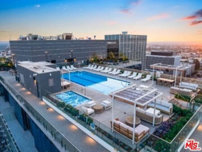 Building Photo - 3545 Wilshire Blvd