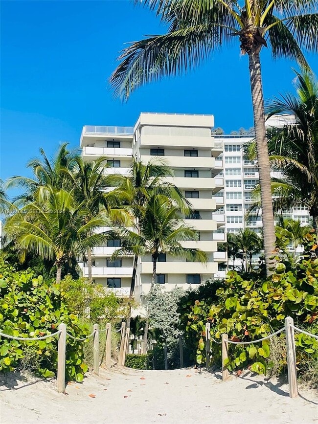 Building Photo - 1623 Collins Ave