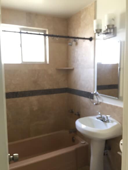 Building Photo - 1902 E 3rd St