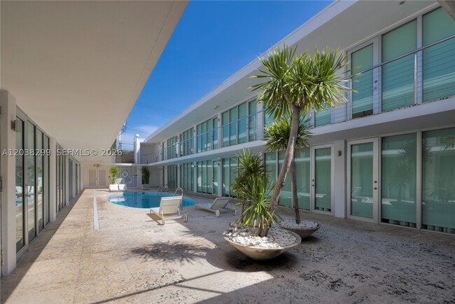 Building Photo - 212 West Dr