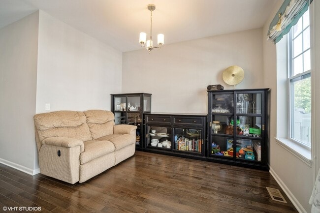 Building Photo - Lexington Circle West