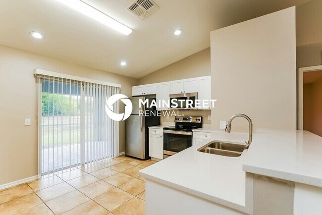 Building Photo - 3 Bedroom Pet-Friendly Home in lehigh acres, FL with Main Street Renewal