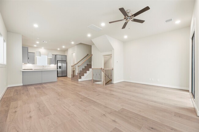 Building Photo - 3075 Hicks St