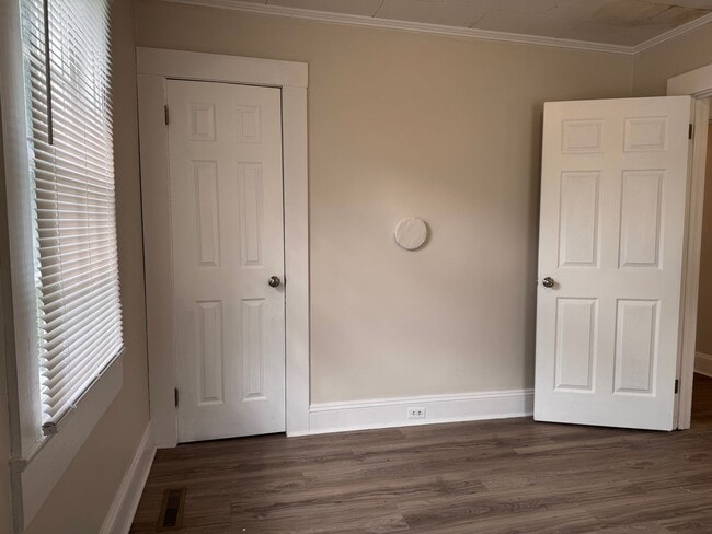 Building Photo - 422 S Wadesboro Blvd