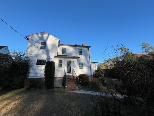 Building Photo - Beautifully Updated House in Forest Hills!