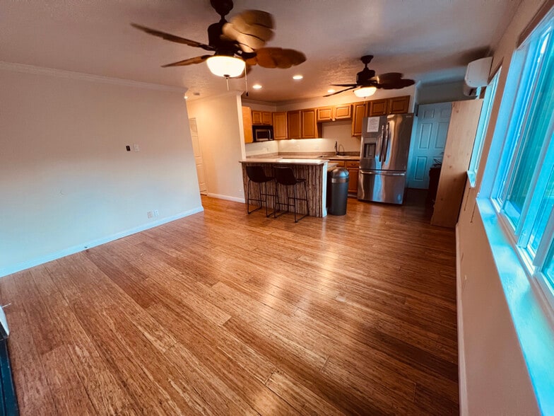 Building Photo - 293 Alaume St